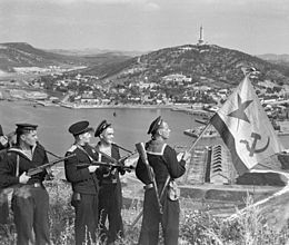 260px-RIAN_archive_834147_Hoisting_the_banner_in_Port-Artur._WWII_(1941-1945)